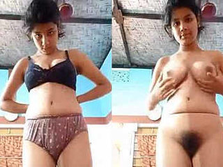 Desi wife masturbates with seductive expressions