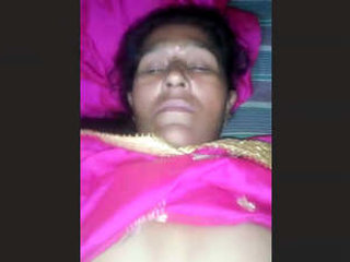 Elderly Indian wife gets pleasure