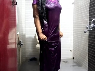 A married woman with large breasts performs an incredible oral sex act in the tub