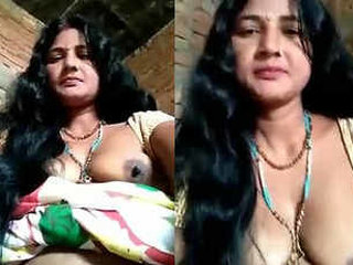 Sensual Bihari wife reveals her large and enticing breasts