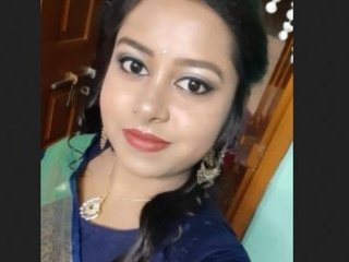Sensual Mou, a Bengali beauty with big breasts, in a tantalizing video
