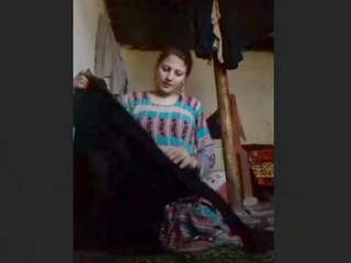 Stunning Pakistani woman displays her beauty