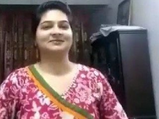 Adorable Pakistani bhabhi Samrin in a seductive video
