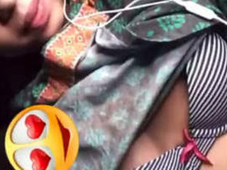 Charming Pakistani beauty shares her allure through a video call