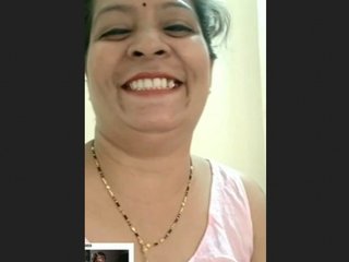 Stunning Desi aunt with a lovely visage