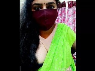 Indian aunty's sensual curves on display