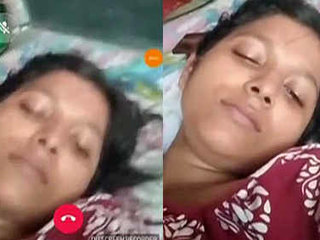 Aroused amateur duo pleasure themselves on video chat