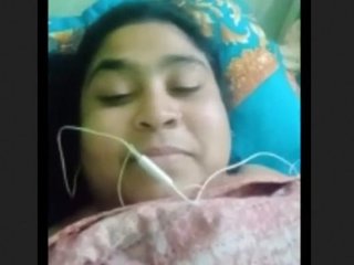 Curvy Indian beauty on webcam