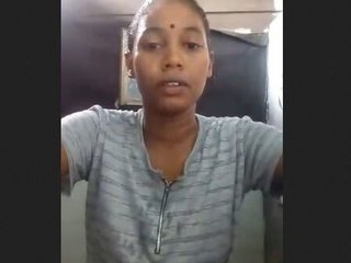 Tamil girl takes luxurious bath while being adorable