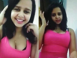 Desi X: Manju Kumari's sensual display of her milk-white bosom