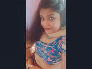 A stunning bhabhi from India undresses in a tanker
