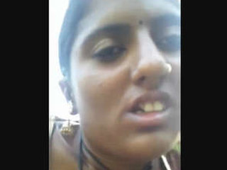 Village bhabi enjoys outdoor sex with desi hottie