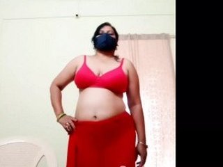 Elderly Indian women bare all in erotic display