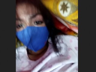 Minnaa's seductive performance of her intimate area in a live broadcast