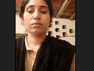 Indian bhabi with pretty breasts
