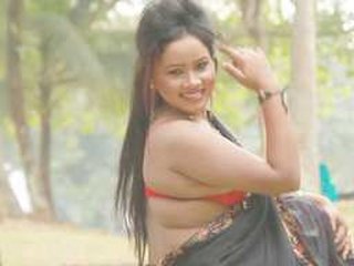 Indian wife's steamy photo shoot, extremely seductive