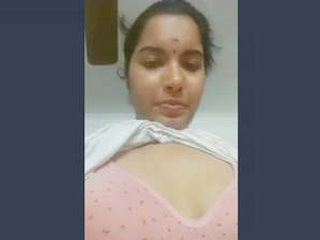 Tamil girl records herself for her boyfriend's pleasure