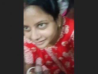 Saree-clad desi girl's fast oral skills