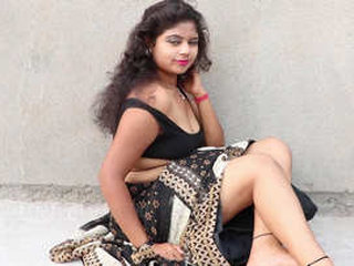 Indian village beauty poses in seductive saree for photoshoot