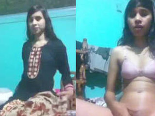 Naked Indian girl flaunts her body in a steamy video