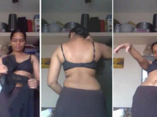 Mallu aunty Smitha shows off in this steamy video