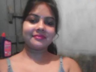 Horny girl sends MMS of her beautiful body