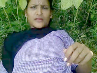 Indian village babe gets fucked in the open air
