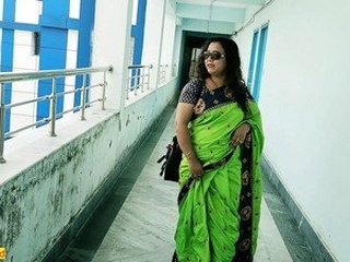 Indian bhabhi's one night stand turns into an amazing XXX video!