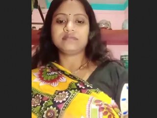 Bhabhi makes a homemade video for her lover
