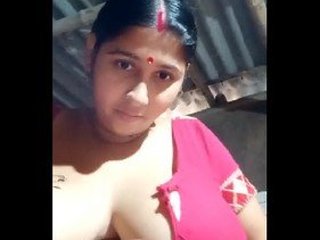 Watch a Hindu bhabhi in action in this steamy video