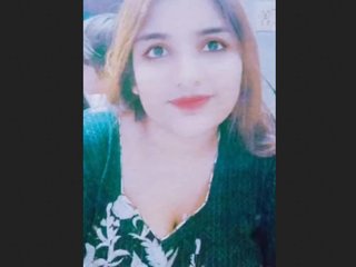 Paki wife flaunts her curves in a steamy video