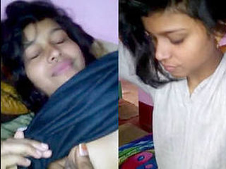 Desi girl flaunts her body for her boyfriend