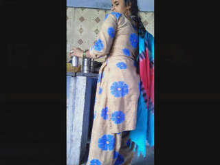 Desi bhabhi's big boobs pressed against the dewar in a steamy video