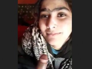 Desi couple enjoys a steamy blowjob in unseen video