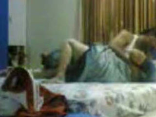 Mature bhabhi indulges in an affair with her driver