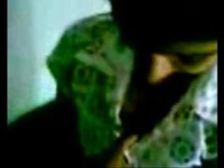 Watch a young girl get off to her own handjob