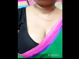 Aunty Zoya's nude Indian showcase of her sexy body