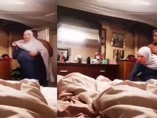 Hijab-clad aunt from Saudi Arabia has steamy sex with Indian bull