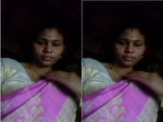 Busty Indian bhabhi enjoys solo play