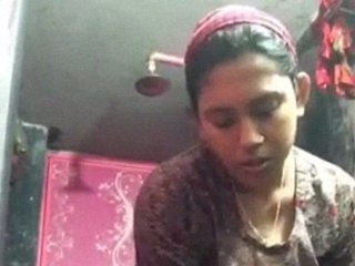 Watch a sexy Bengali bhabha take a nude selfie in the bathroom