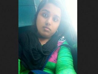 Big-boobed teen girl in MMS video