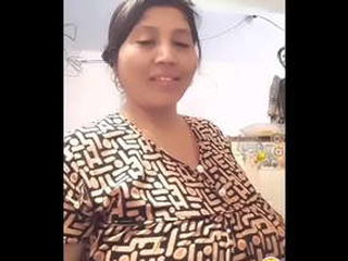Desi aunty's big boobs and sexy body in a steamy video