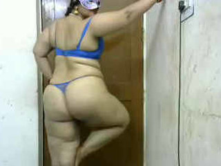 Hot Aunty in thong twerking and teasing in desi video
