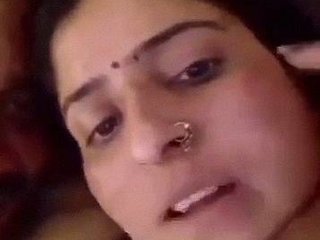 Desi aunt and uncle's steamy Xvideo session