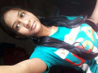 Finger play and oral pleasure in a Bengali hot girl video