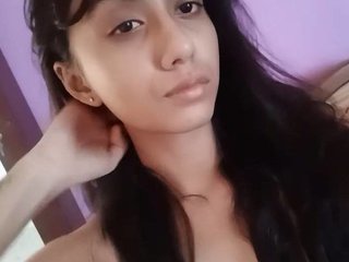 Exclusive video of Indian girl Desi taking nude selfies