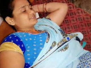 Horny wife records her husband's video of her ass and pussy