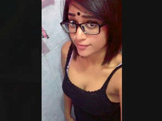 Tamil girl's lack of selfies leads to steamy video