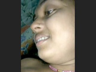 Beautiful Indian bhabhi flaunts her curves in a seductive video