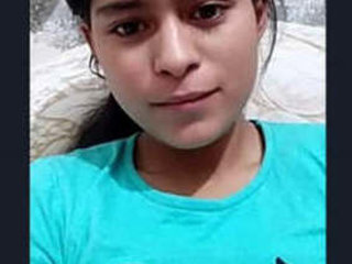 Cute Indian girl reveals her intimate parts